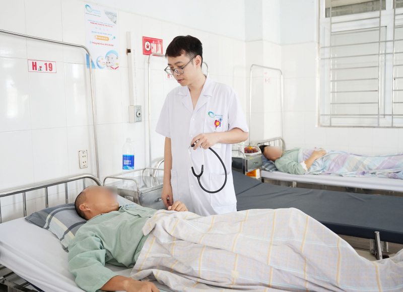 Chạy marathon, 2 người đàn ông nhập viện cấp cứu- Ảnh 1. Chạy marathon, 2 người đàn ông nhập viện cấp cứu- Ảnh 1.