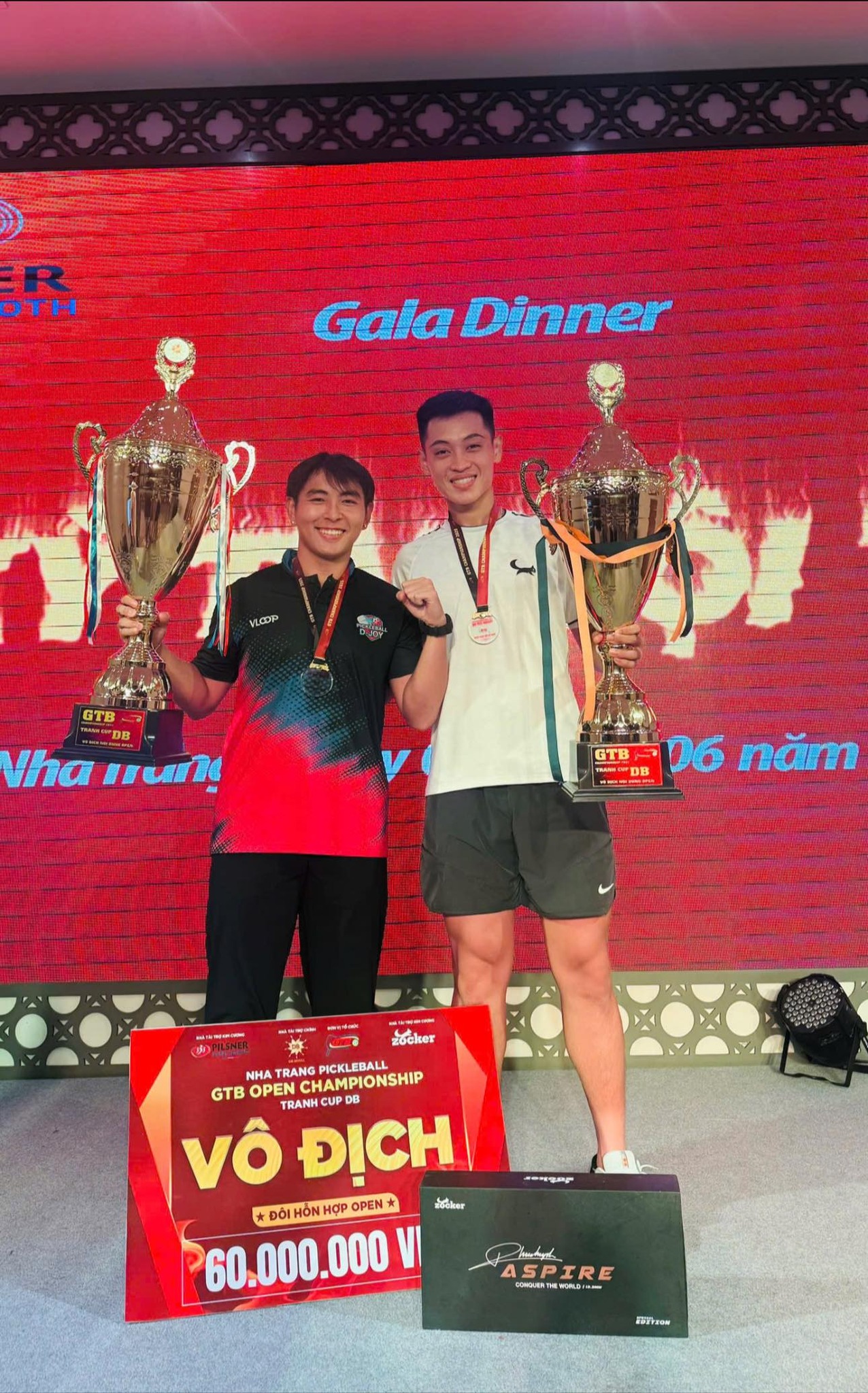 “Siêu địa chấn”: Phúc Huỳnh – Trương Vinh Hiển hạ gục Lý Hoàng Nam và Linh Giang, khẳng định vị trí số1 pickleball Việt Nam- Ảnh 1.