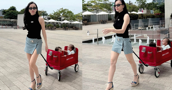 Mẹ bỉm &quot;slay&quot; nhất mùa hè gọi tên Phương Oanh: Dắt 2 con sinh đôi đi dạo phố mà sang chảnh hết sức