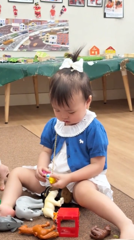 Tranh luận xung quanh việc Lucie Nguyễn cho con mặc đồ LV, học trường 400 triệu/năm: “Sính ngoại” hay “đầu tư vì con”?- Ảnh 1.