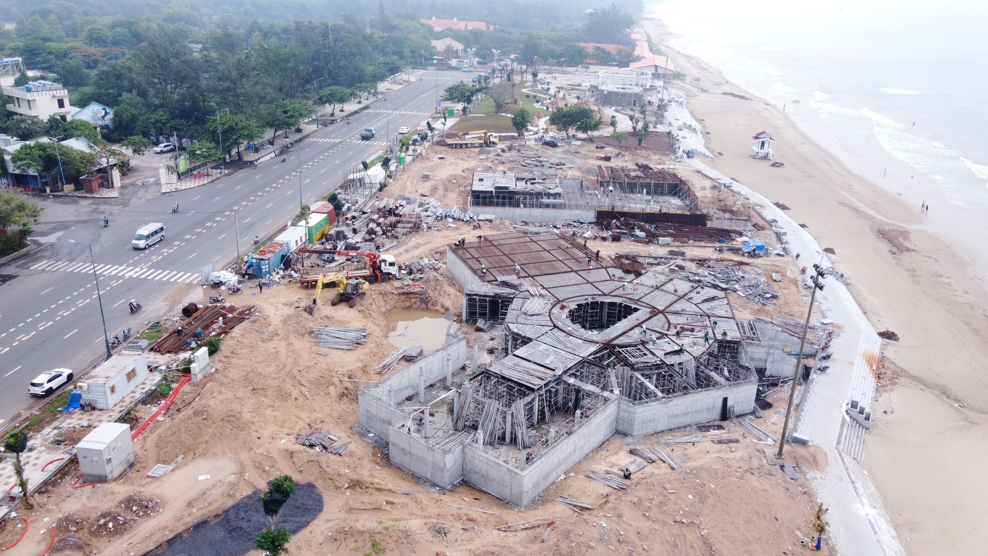 Chạy nước rút hoàn thiện "bộ mặt mới" Bãi Sau, TP Vũng Tàu trước ngày 15-8 - Ảnh 2.