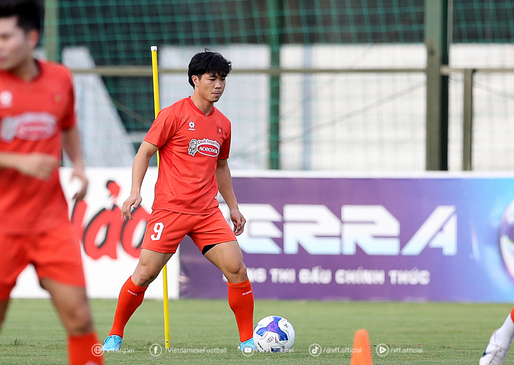 Công Phượng ngậm ngùi chia tay tuyển Việt Nam, HLV Kim Sang-sik gọi gấp “vua giải trẻ” lên thay thế - Ảnh 1.