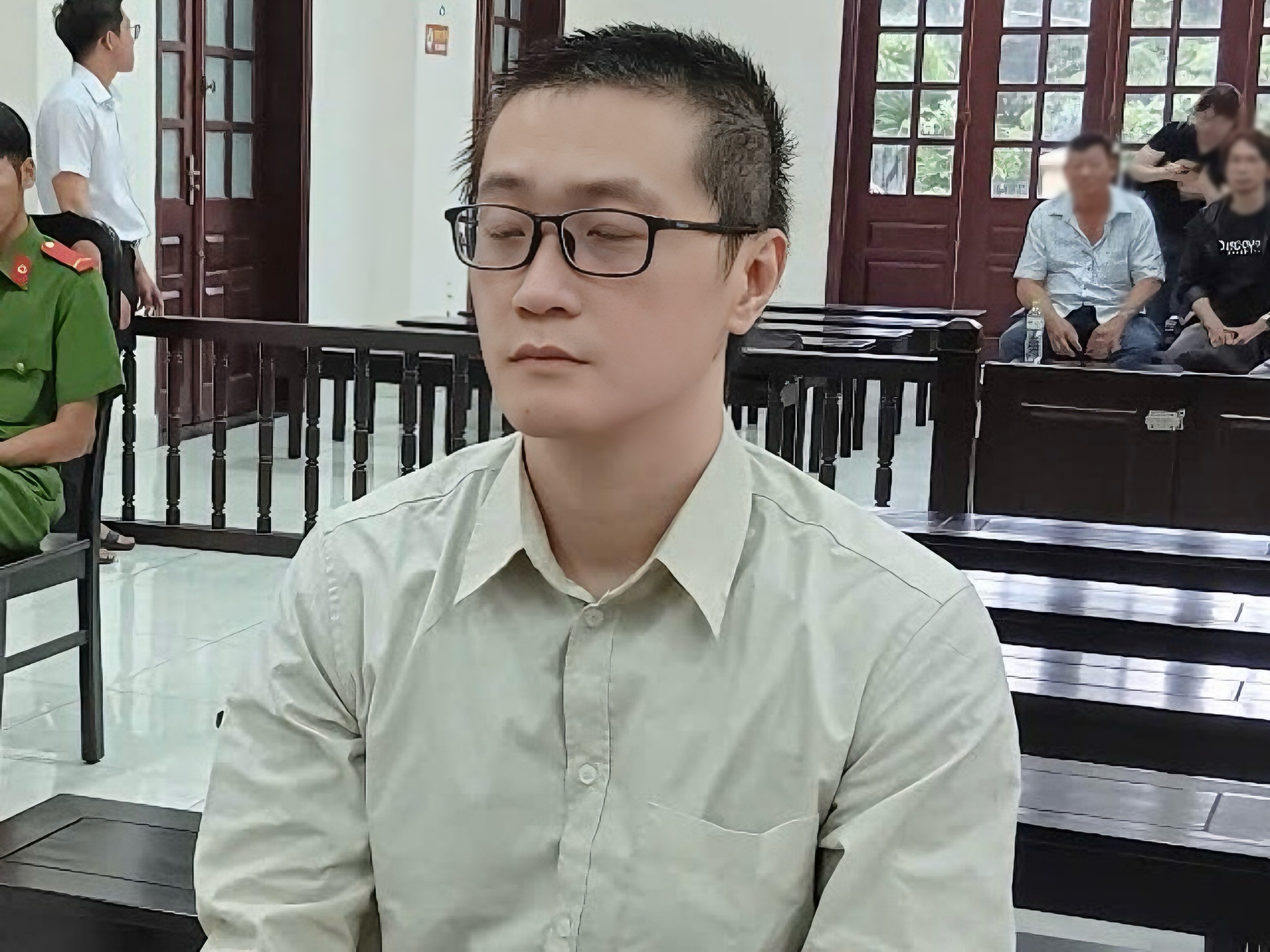 Trần Minh Hoàng bị phạt 3 năm tù vì Cố ý gây thương tích người yêu cũ - Ảnh 1.