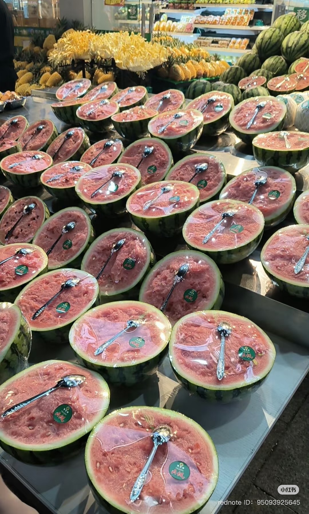 Siêu thị tặng 1 thứ không ngờ khi mua dưa hấu nhưng dân mạng lại chỉ ra chi tiết "không ổn" - Ảnh 1. Siêu thị tặng 1 thứ không ngờ khi mua dưa hấu nhưng dân mạng lại chỉ ra chi tiết "không ổn" - Ảnh 1.