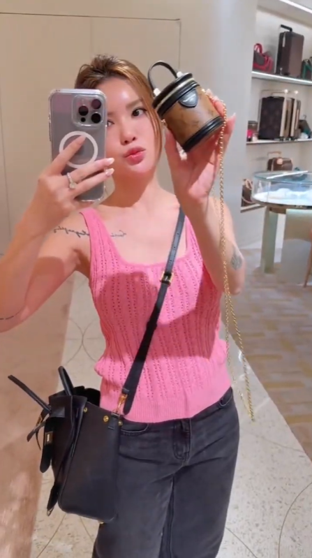 Tranh luận xung quanh việc Lucie Nguyễn cho con mặc đồ LV, học trường 400 triệu/năm: “Sính ngoại” hay “đầu tư vì con”?- Ảnh 2.