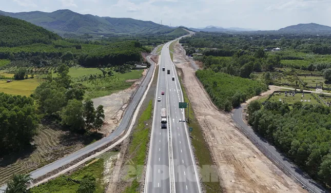Biển báo cao tốc Hà Tĩnh gây nhầm lẫn với tên địa danh lạ Cẩm Dân - Ảnh 2. Biển báo cao tốc Hà Tĩnh gây nhầm lẫn với tên địa danh lạ Cẩm Dân - Ảnh 2.