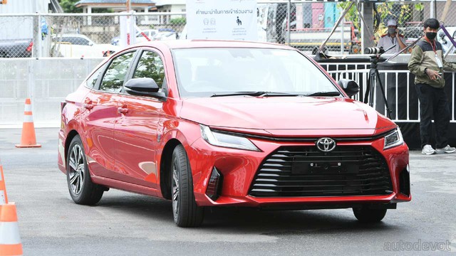Toyota Vios hybrid ra mắt tháng 8: Động cơ tinh chỉnh từ Yaris Cross, tiêu thụ từ 3,8 lít/100km, về Việt Nam sẽ gây khó City, Accent - Ảnh 2.