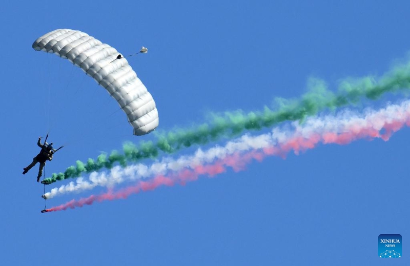 Xem màn trình diễn hàng không của đội bay Frecce Tricolori tại Rome gây ấn tượng mạnh - Ảnh 10.