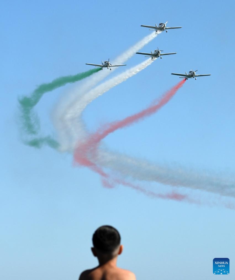 Xem màn trình diễn hàng không của đội bay Frecce Tricolori tại Rome gây ấn tượng mạnh - Ảnh 3.
