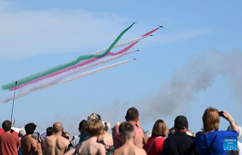 Xem màn trình diễn hàng không của đội bay Frecce Tricolori tại Rome gây ấn tượng mạnh - Ảnh 5.