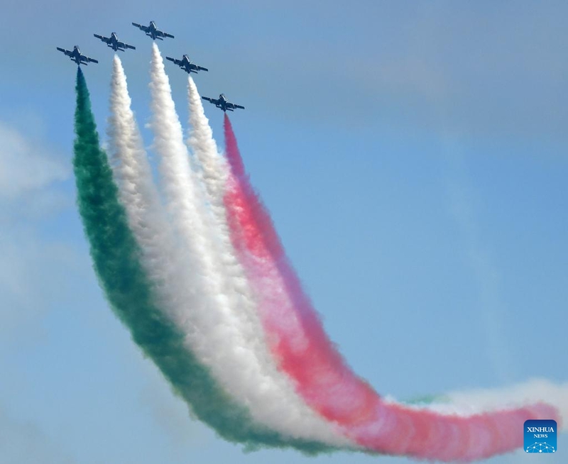Xem màn trình diễn hàng không của đội bay Frecce Tricolori tại Rome gây ấn tượng mạnh - Ảnh 7.