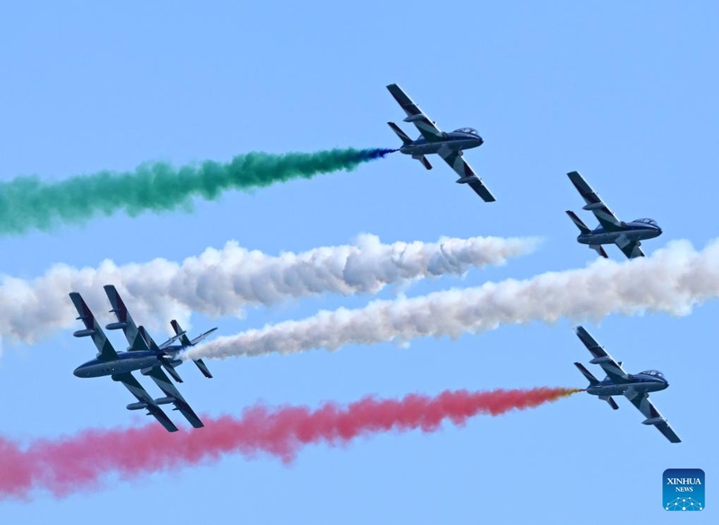 Xem màn trình diễn hàng không của đội bay Frecce Tricolori tại Rome gây ấn tượng mạnh - Ảnh 9.