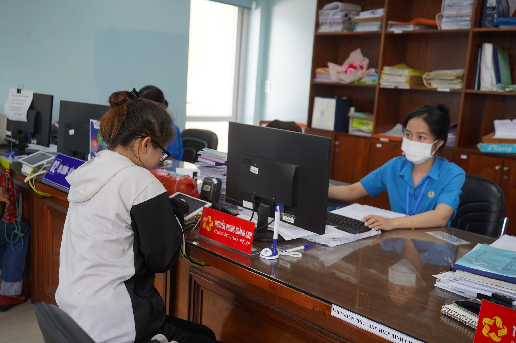 Cán bộ , công chức trẻ tinh giản biên chế và chế độ hỗ trợ khi tìm việc mới - Ảnh 1.