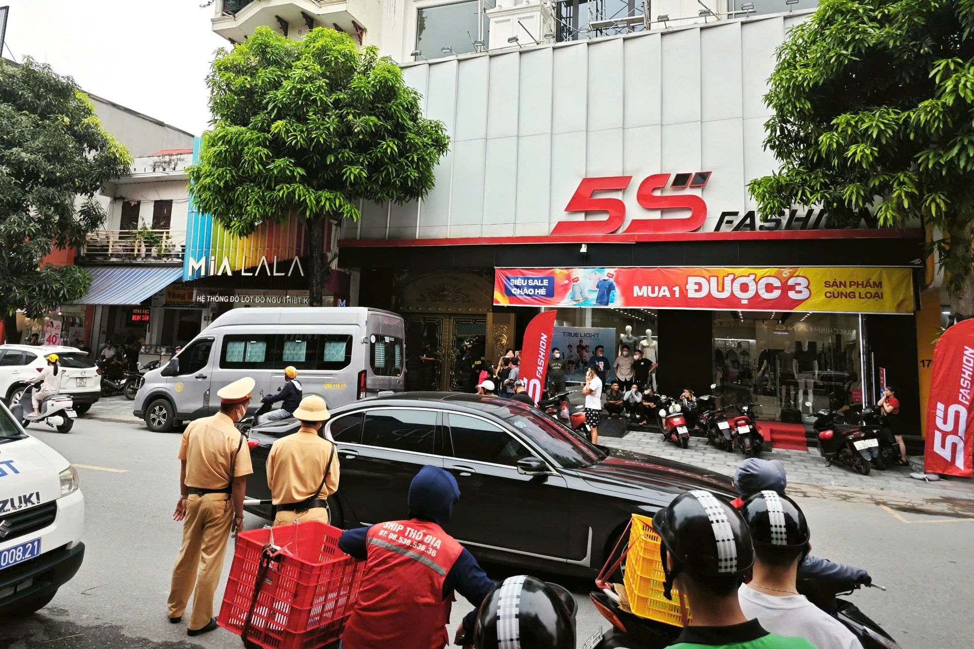 Căn nhà nổi bật của Tuấn thần đèn giữa phố Lê Hoàn TP thanh hóa - Ảnh 12.