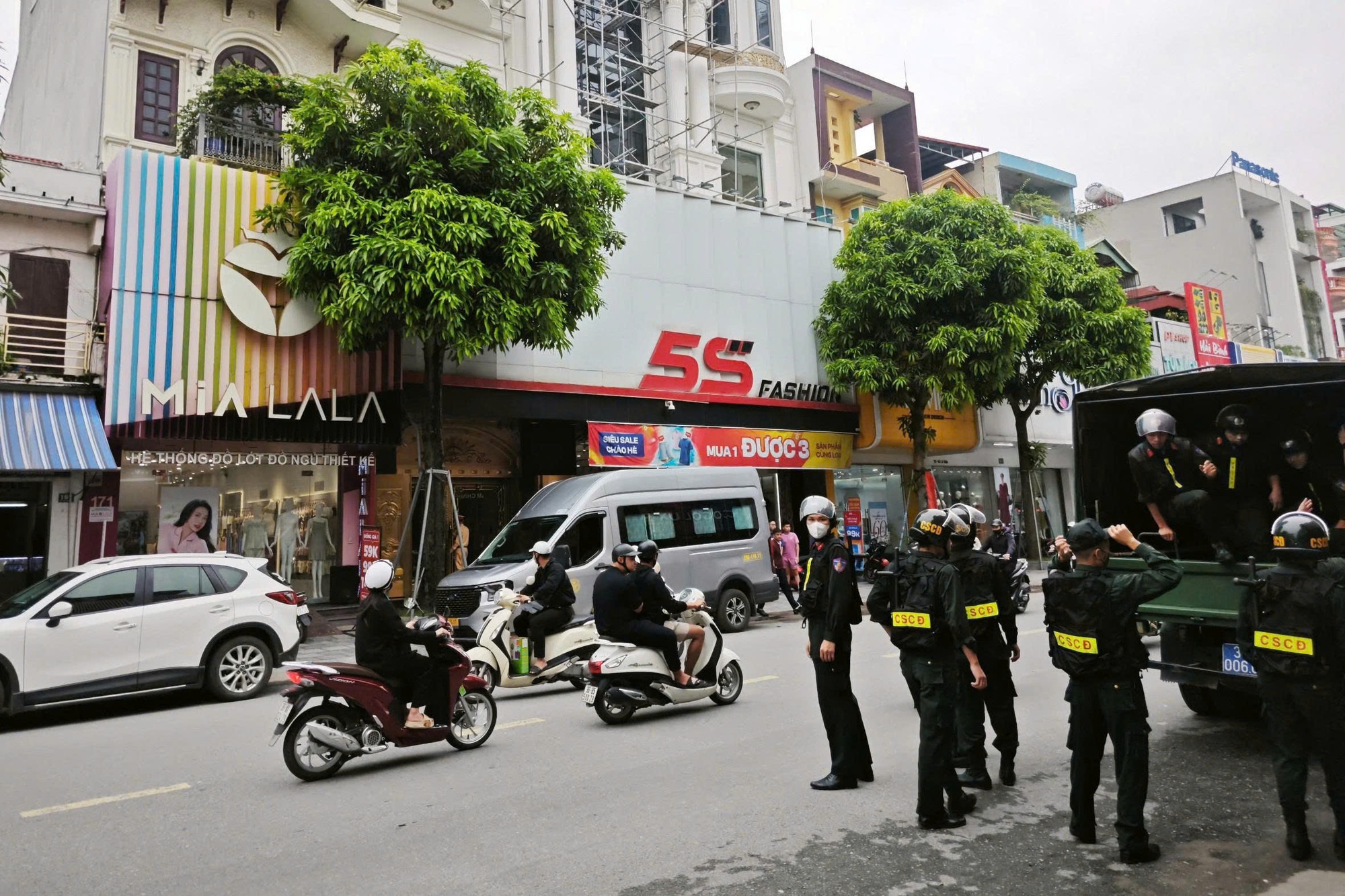 Căn nhà nổi bật của Tuấn thần đèn giữa phố Lê Hoàn TP thanh hóa - Ảnh 13.