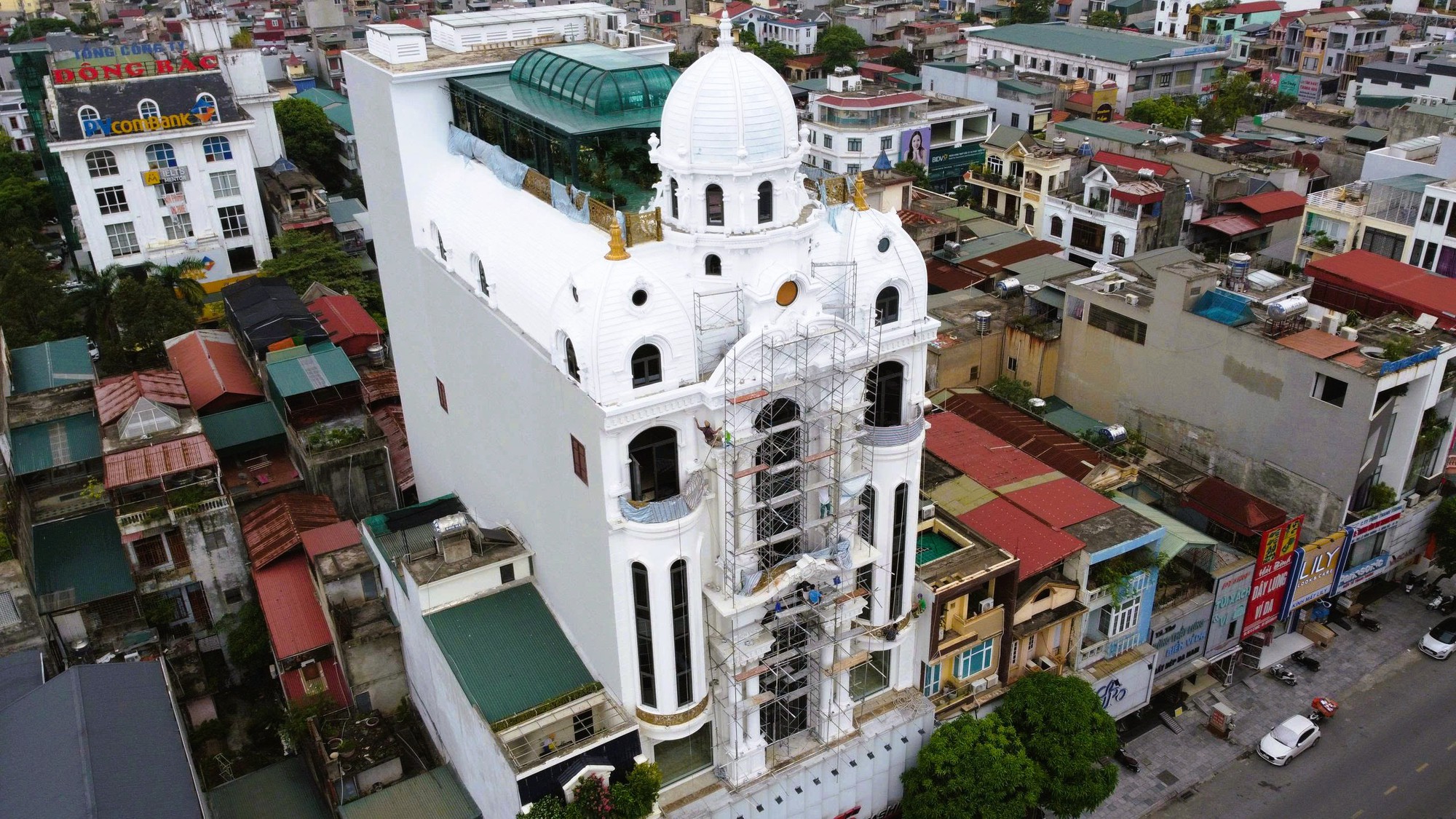 Căn nhà nổi bật của Tuấn thần đèn giữa phố Lê Hoàn TP thanh hóa - Ảnh 3.