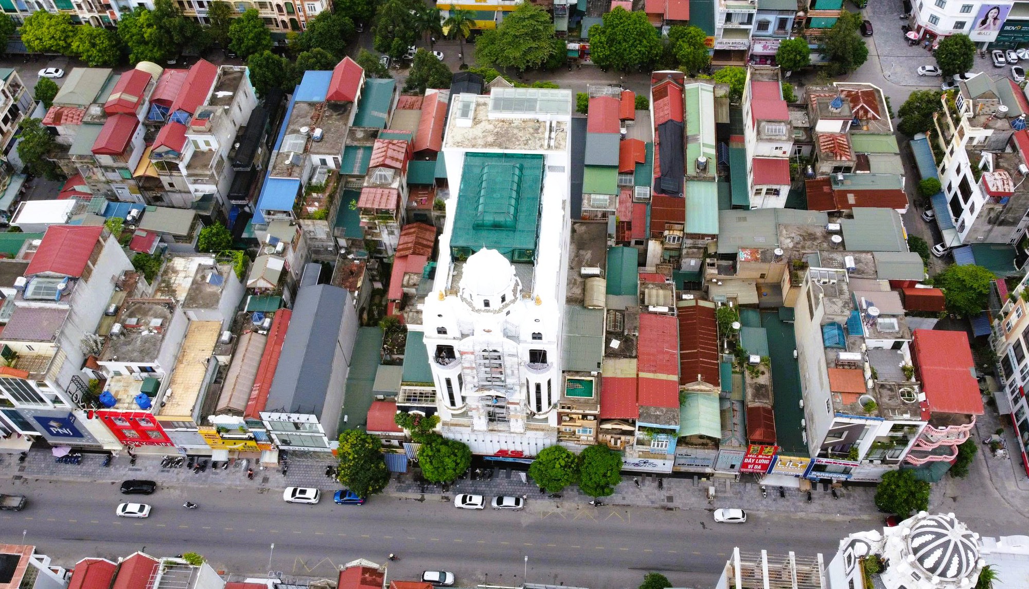 Căn nhà nổi bật của Tuấn thần đèn giữa phố Lê Hoàn TP thanh hóa - Ảnh 2.