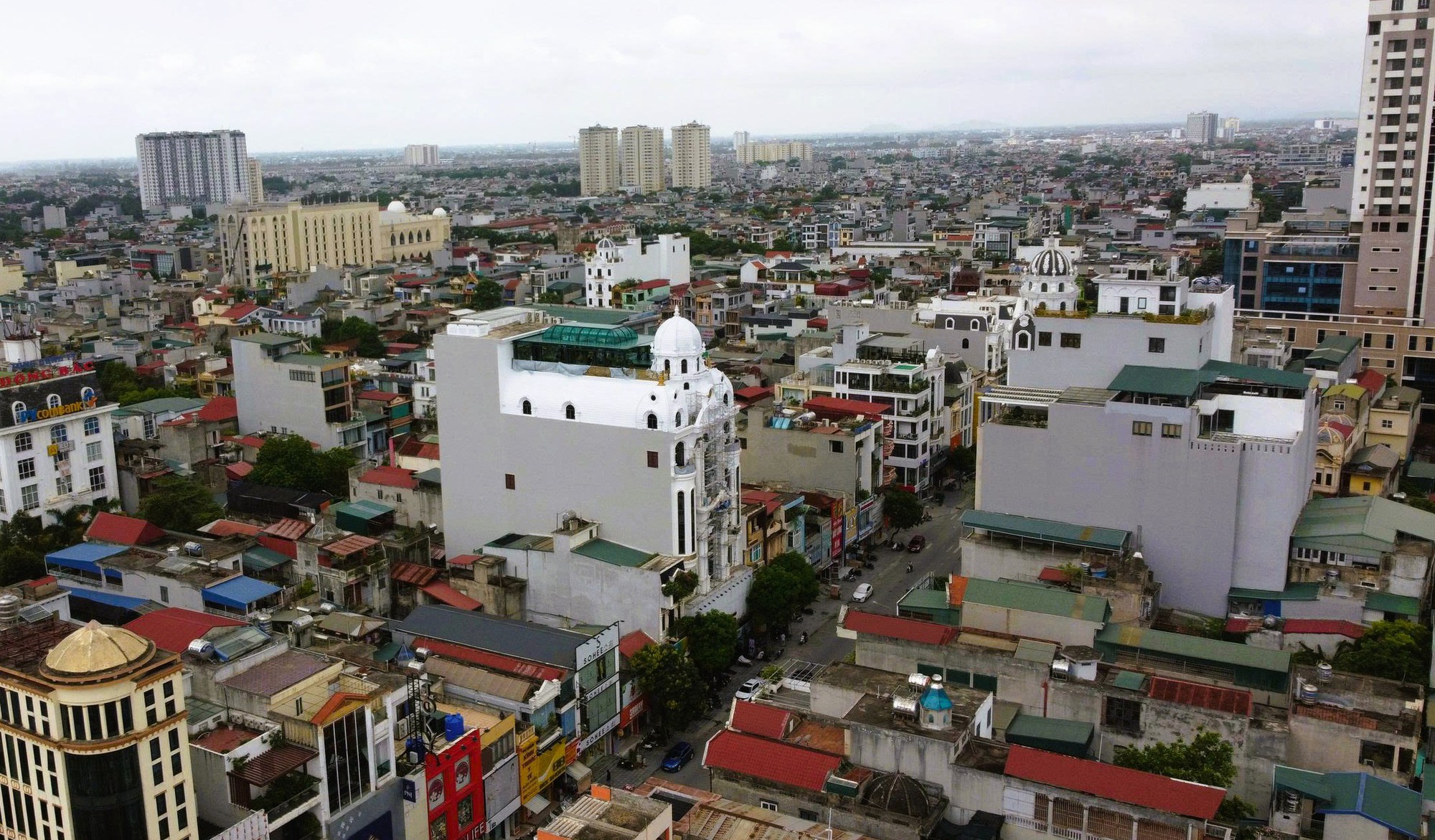 Căn nhà nổi bật của Tuấn thần đèn giữa phố Lê Hoàn TP thanh hóa - Ảnh 9.