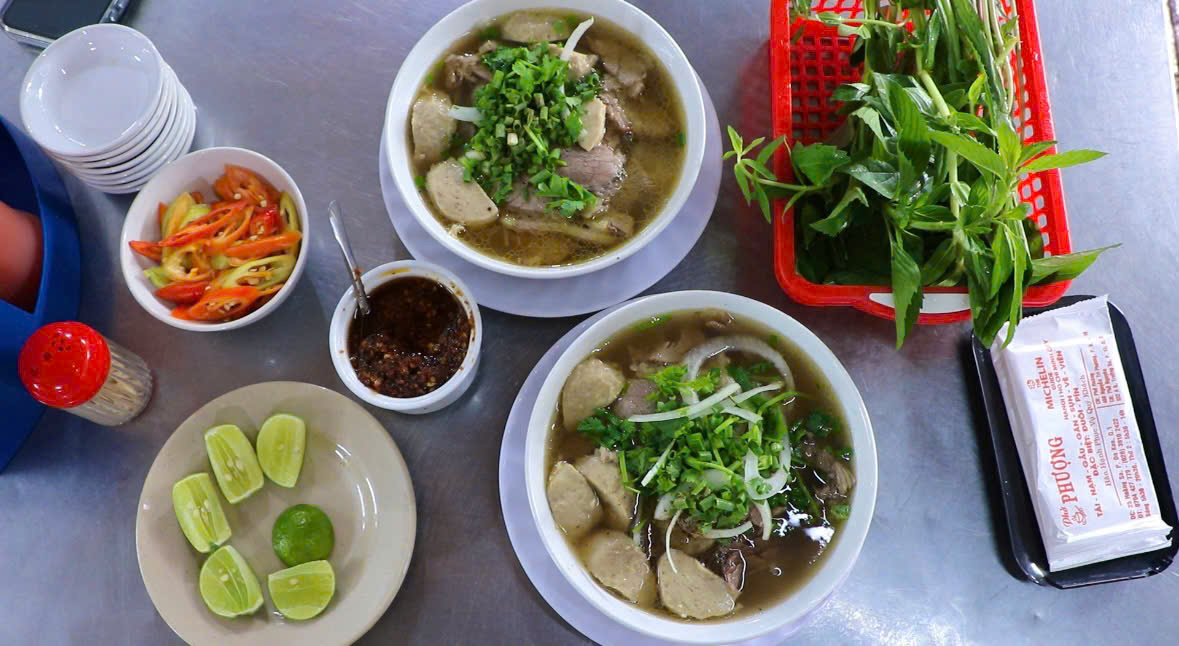 Hai quán phở, một nhà - cùng được Michelin gọi tên - Ảnh 3.