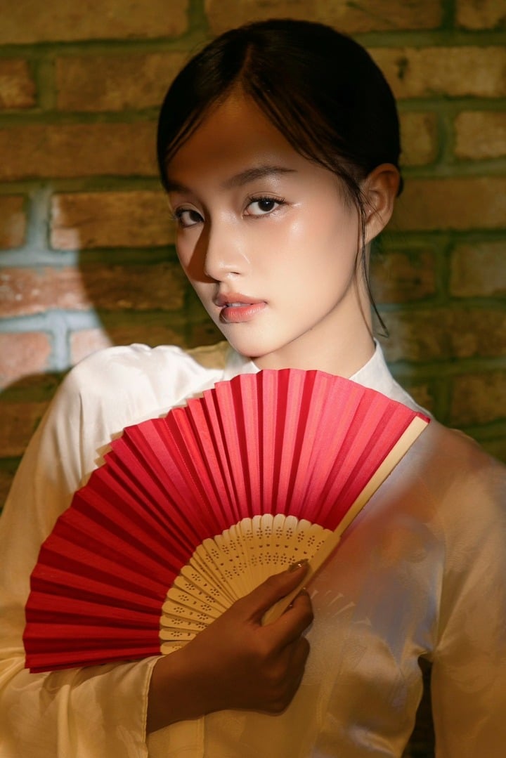 Gái xinh 2k1 vừa bị tóm gọn ăn tối thân mật với Quốc Trường là ai?- Ảnh 2. Gái xinh 2k1 vừa bị tóm gọn ăn tối thân mật với Quốc Trường là ai?- Ảnh 2.