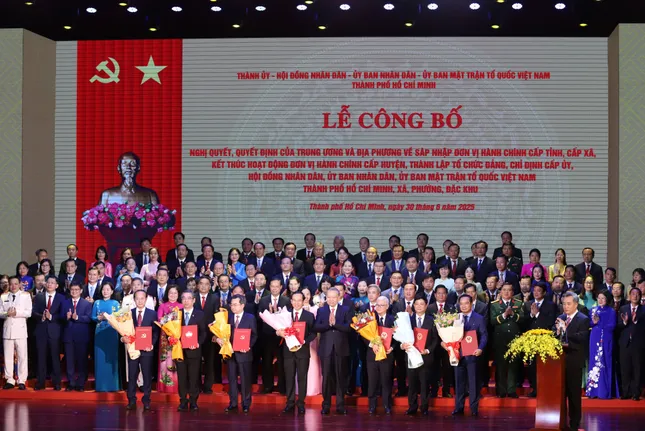 Công bố nhân sự lãnh đạo các tỉnh, thành mới sau sáp nhập - Ảnh 6. Công bố nhân sự lãnh đạo các tỉnh, thành mới sau sáp nhập - Ảnh 21.