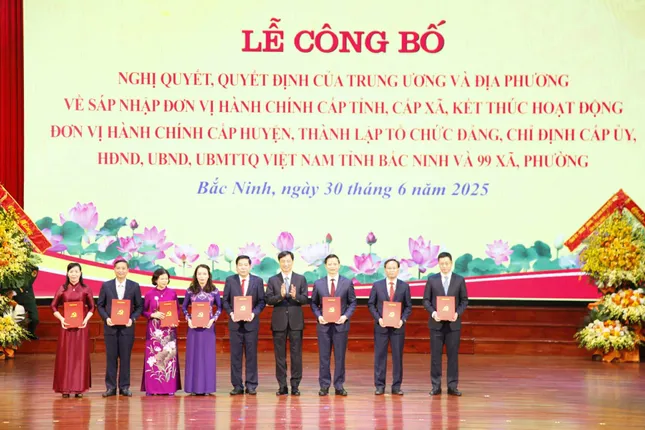 Công bố nhân sự lãnh đạo các tỉnh, thành mới sau sáp nhập - Ảnh 1. Công bố nhân sự lãnh đạo các tỉnh, thành mới sau sáp nhập - Ảnh 17.