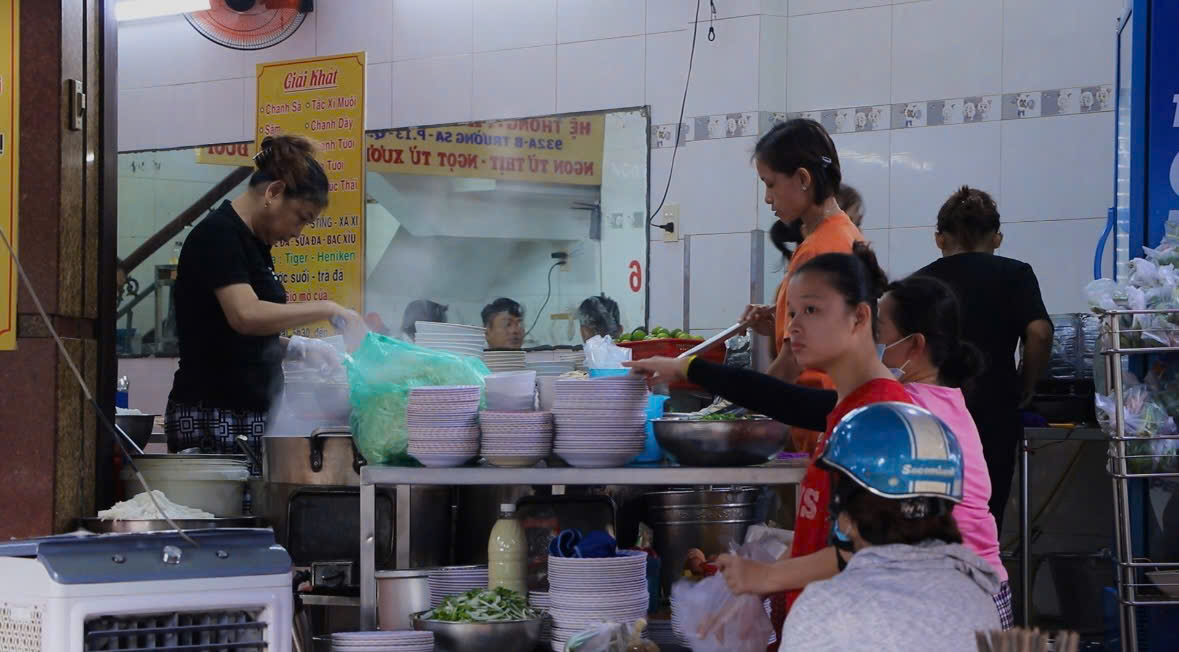 Hai quán phở, một nhà - cùng được Michelin gọi tên - Ảnh 6.