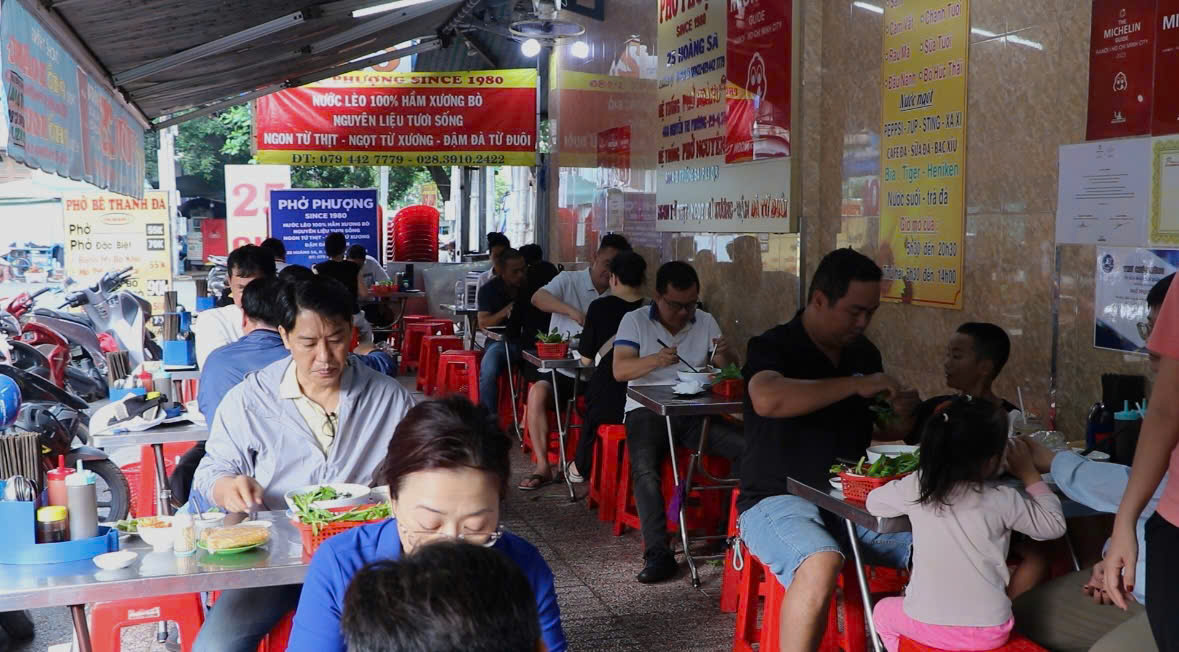 Hai quán phở, một nhà - cùng được Michelin gọi tên - Ảnh 12.