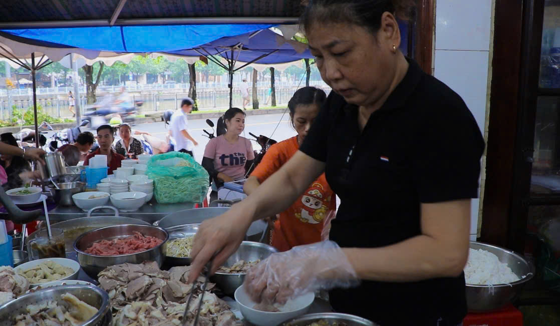 Hai quán phở, một nhà - cùng được Michelin gọi tên - Ảnh 9.