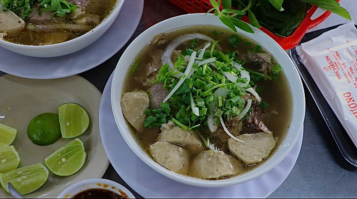 Hai quán phở, một nhà - cùng được Michelin gọi tên - Ảnh 15.