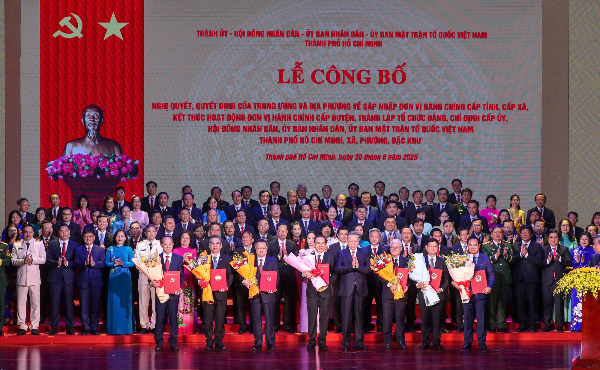 Danh sách Ban Chấp hành và 27 Ủy viên Ban Thường vụ Thành ủy TP HCM mới- Ảnh 1. Danh sách Ban Chấp hành và 27 Ủy viên Ban Thường vụ Thành ủy TP HCM mới- Ảnh 1.