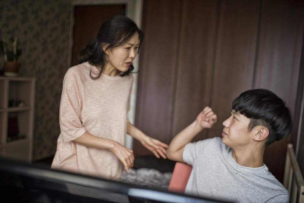 Hai cha con ăn một bát mì, vừa quay lưng đi, chủ quán thốt lên: "Ông bố này chắc chẳng vào nổi viện dưỡng lão!" - Ảnh 3. Hai cha con ăn một bát mì, vừa quay lưng đi, chủ quán thốt lên: "Ông bố này chắc chẳng vào nổi viện dưỡng lão!" - Ảnh 3.
