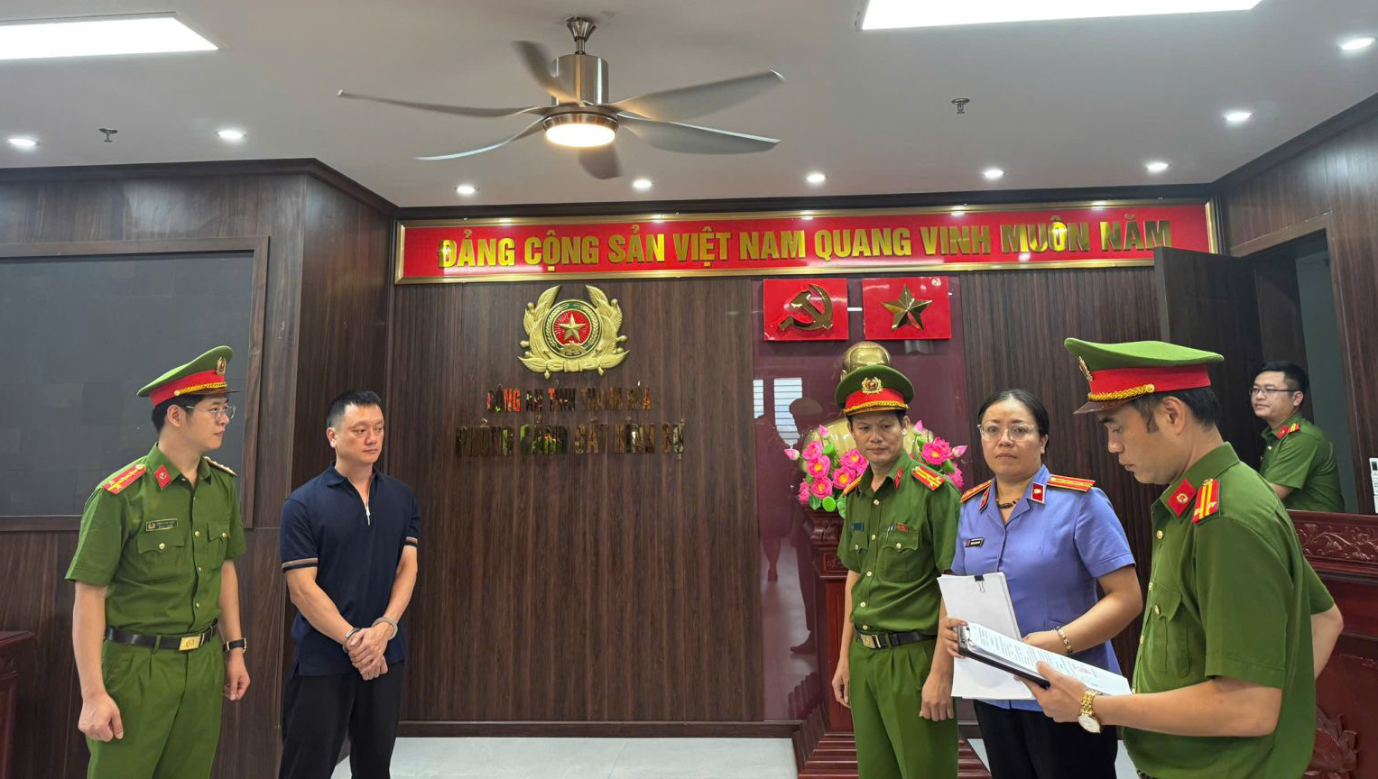 Trùm giang hồ Vi "ngộ" vừa bị khởi tố, bắt tạm giam vì tội danh gì? - Ảnh 1. Trùm giang hồ Vi "ngộ" vừa bị khởi tố, bắt tạm giam vì tội danh gì? - Ảnh 1.