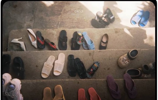 Bức ảnh toàn sự bừa bộn nhưng ông bà chắc chắn rất thích- Ảnh 1.