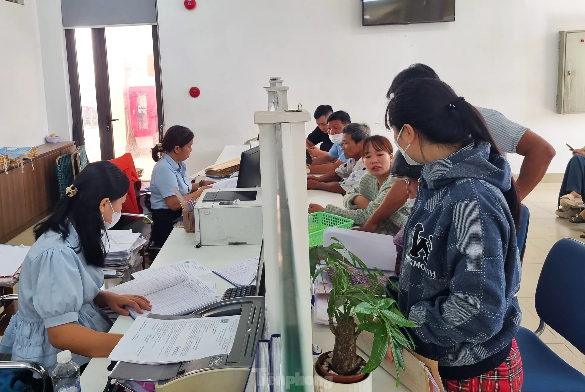 Rưng rưng ng&agrave;y cuối c&ugrave;ng của ch&iacute;nh quyền cấp huyện Đ&agrave; Nẵng tại h&ograve;a vang - Ảnh 5.