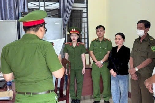 Nữ gi&aacute;m đốc Đắk Lắk sản xuất h&agrave;ng giả , lừa đảo dự &aacute;n biệt thự triệu đ&ocirc; - Ảnh 1.