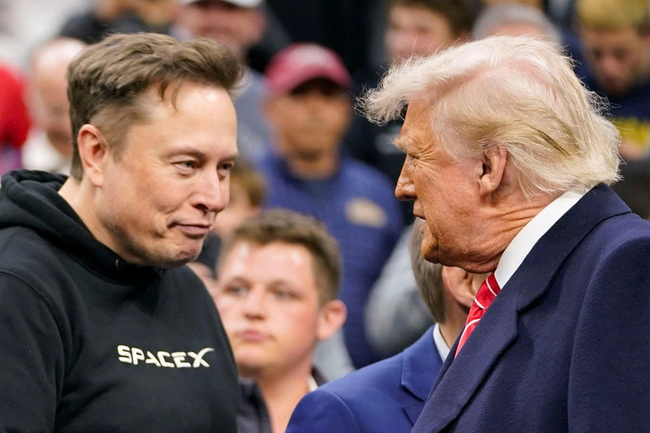 Ông Trump khen Elon Musk là chàng trai tuyệt vời sau chỉ trích về chính sách - Ảnh 1. Ông Trump khen Elon Musk là chàng trai tuyệt vời sau chỉ trích về chính sách - Ảnh 1.