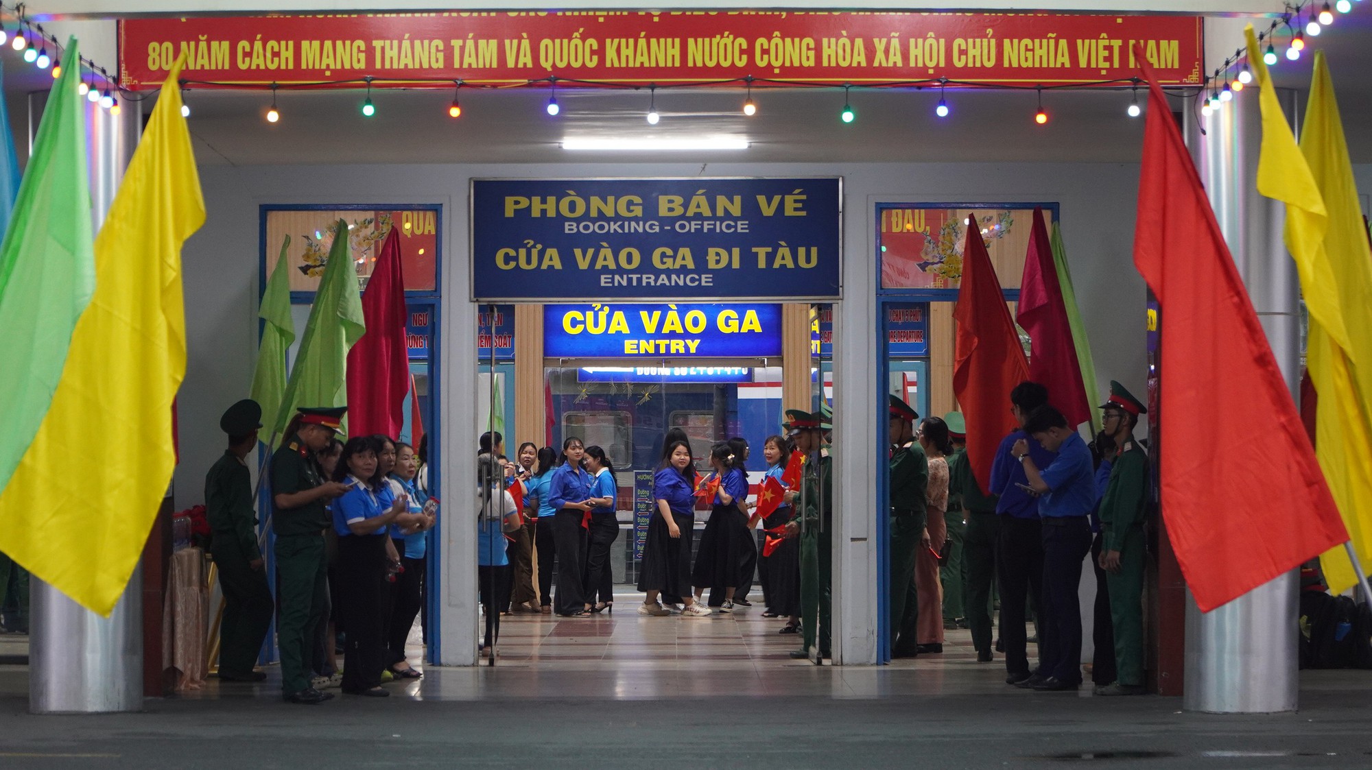 Gần 800 cán bộ , chiến sĩ tham gia diễu binh Hà Nội kỷ niệm 80 năm Cách mạng Tháng Tám - Ảnh 1. Gần 800 cán bộ , chiến sĩ tham gia diễu binh Hà Nội kỷ niệm 80 năm Cách mạng Tháng Tám - Ảnh 1.
