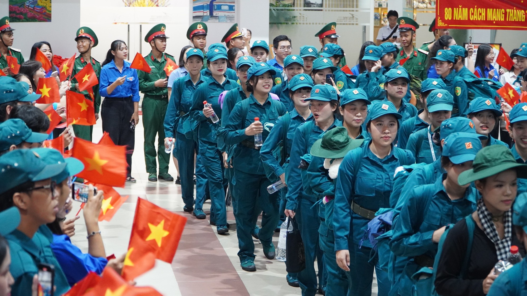 Gần 800 cán bộ , chiến sĩ tham gia diễu binh Hà Nội kỷ niệm 80 năm Cách mạng Tháng Tám - Ảnh 4. Gần 800 cán bộ , chiến sĩ tham gia diễu binh Hà Nội kỷ niệm 80 năm Cách mạng Tháng Tám - Ảnh 4.