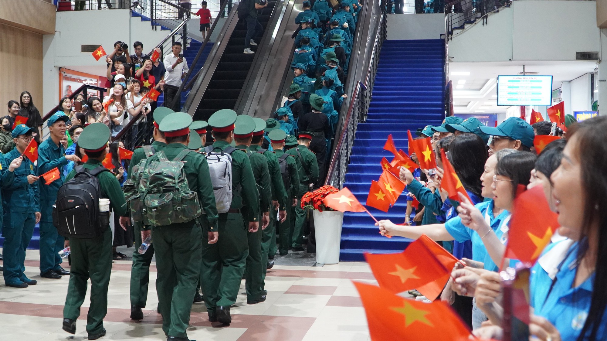Gần 800 cán bộ , chiến sĩ tham gia diễu binh Hà Nội kỷ niệm 80 năm Cách mạng Tháng Tám - Ảnh 5. Gần 800 cán bộ , chiến sĩ tham gia diễu binh Hà Nội kỷ niệm 80 năm Cách mạng Tháng Tám - Ảnh 5.