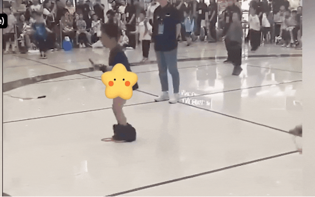 Video cậu bé gặp sự cố "khó nói" khi đang thi nhảy dây viral khắp mạng: Kết cục rất bất ngờ - Ảnh 1.