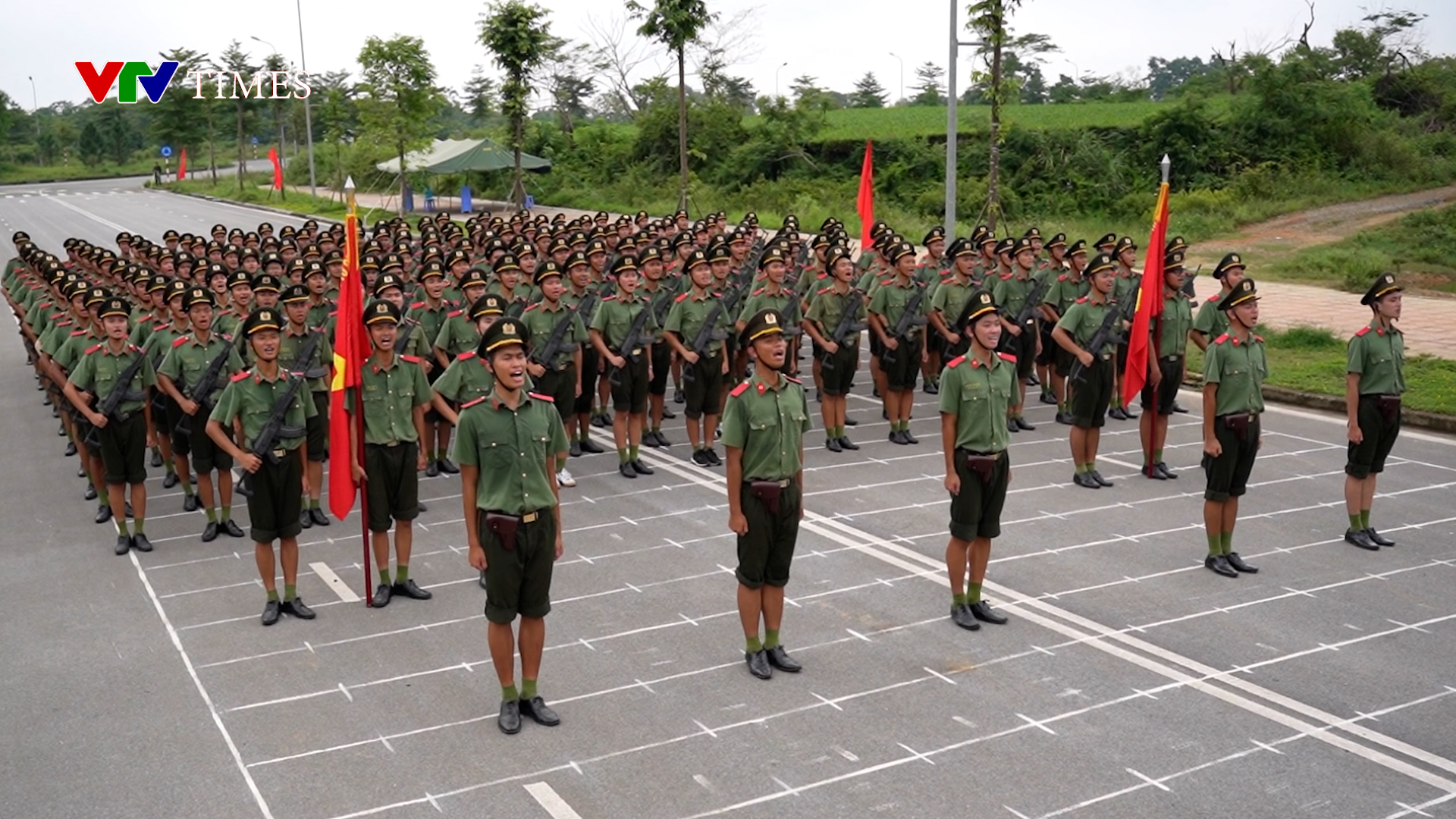 Khối sĩ quan Gìn giữ hòa bình LHQ vượt nắng thắng mưa chờ ngày duyệt binh Quốc khánh - Ảnh 2. Khối sĩ quan Gìn giữ hòa bình LHQ vượt nắng thắng mưa chờ ngày duyệt binh Quốc khánh - Ảnh 2.