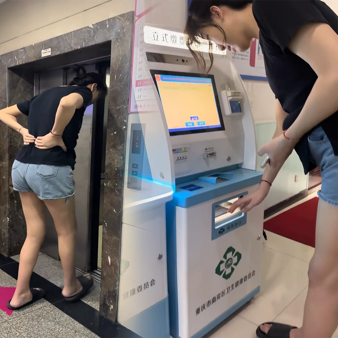 Ch&agrave;ng trai "t&iacute; hon" y&ecirc;u say đắm c&ocirc; g&aacute;i "khổng lồ" cao 2m2, biết l&yacute; do ai cũng bất ngờ- Ảnh 4.