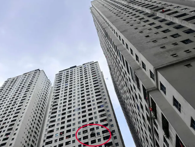 Cháy chung cư HH4A Linh Đàm ở Hà Nội: Khói đen bốc lên từ tầng 14 - Ảnh 3.