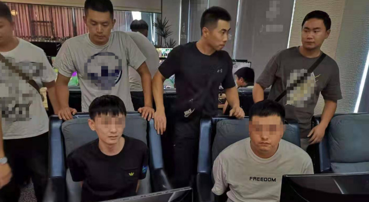 Tịch thu hơn 50 tỷ đồng v&agrave; xe sang trong vụ &aacute;n tội phạm c&ocirc;ng nghệ cao - Ảnh 2.