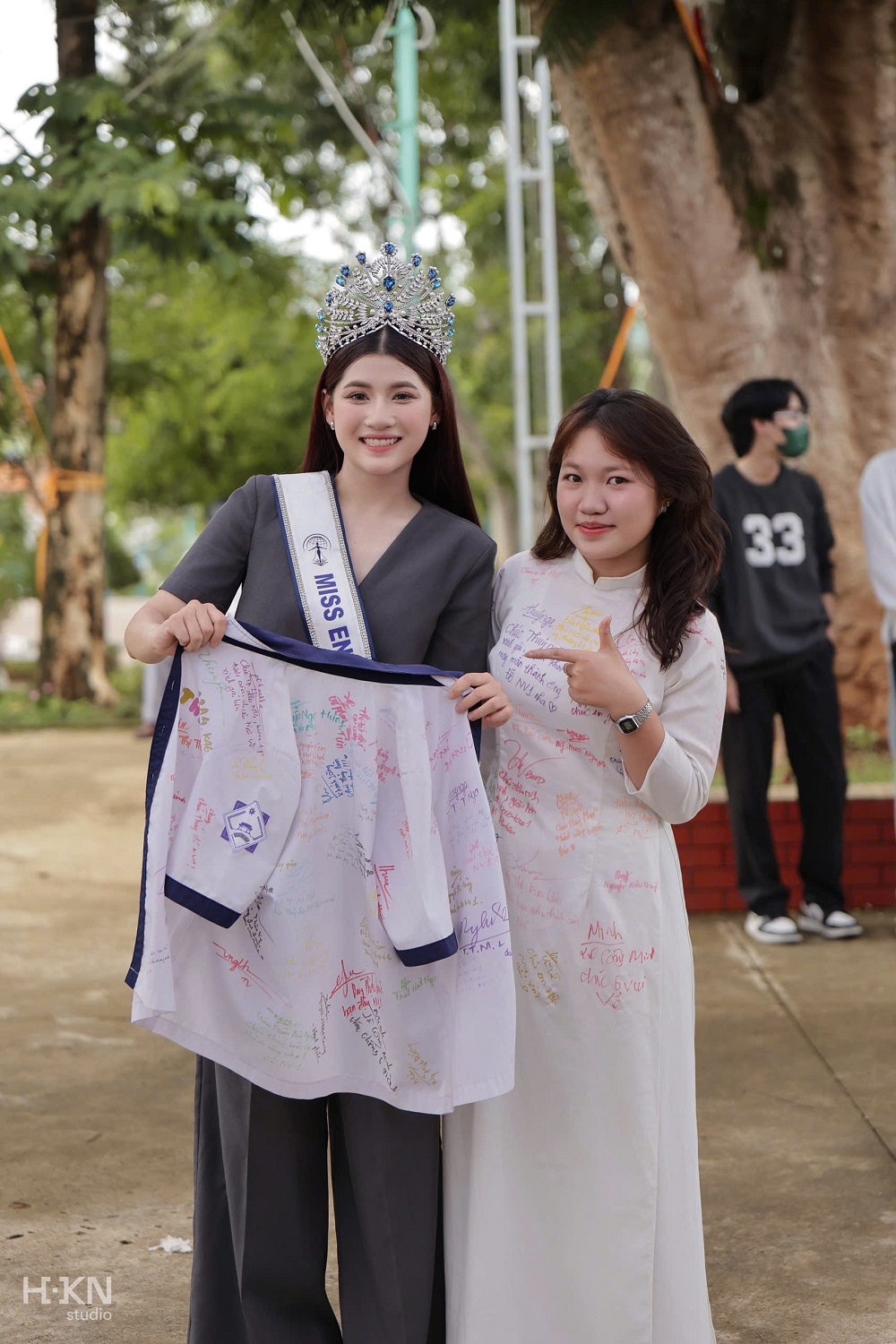 Hoa hậu Trần Thị Mỹ Linh về trường cũ làm điều ý nghĩa - Ảnh 8. Hoa hậu Trần Thị Mỹ Linh về trường cũ làm điều ý nghĩa - Ảnh 8.