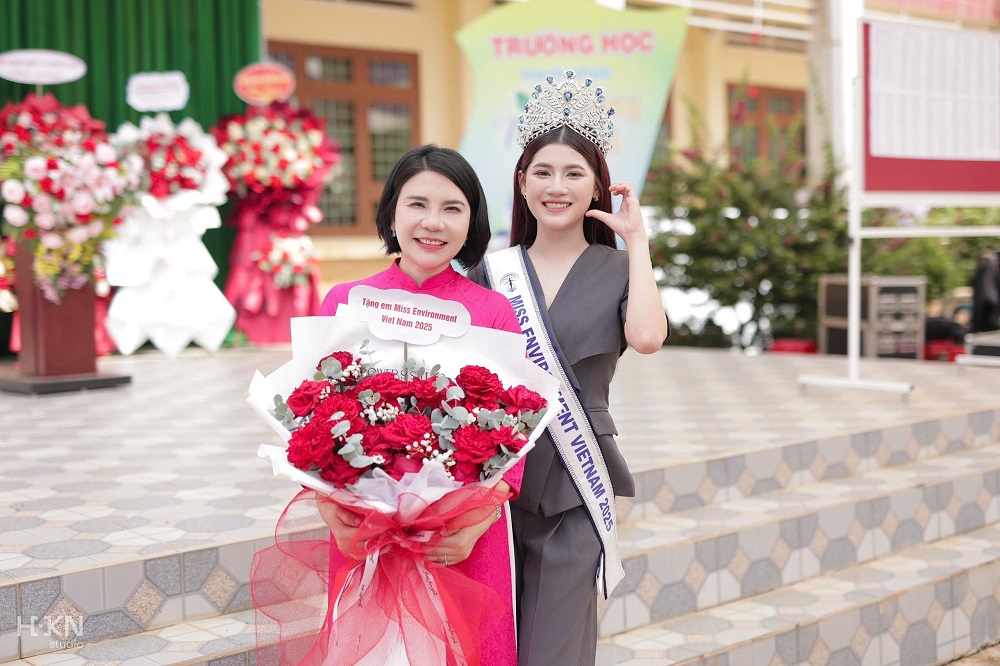 Hoa hậu Trần Thị Mỹ Linh về trường cũ làm điều ý nghĩa - Ảnh 5. Hoa hậu Trần Thị Mỹ Linh về trường cũ làm điều ý nghĩa - Ảnh 5.
