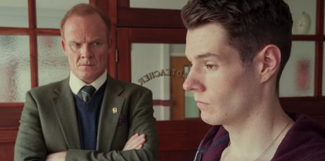 Bài học từ Sex Education: Cha mẹ nên thể hiện tình yêu với con cái - Ảnh 1.