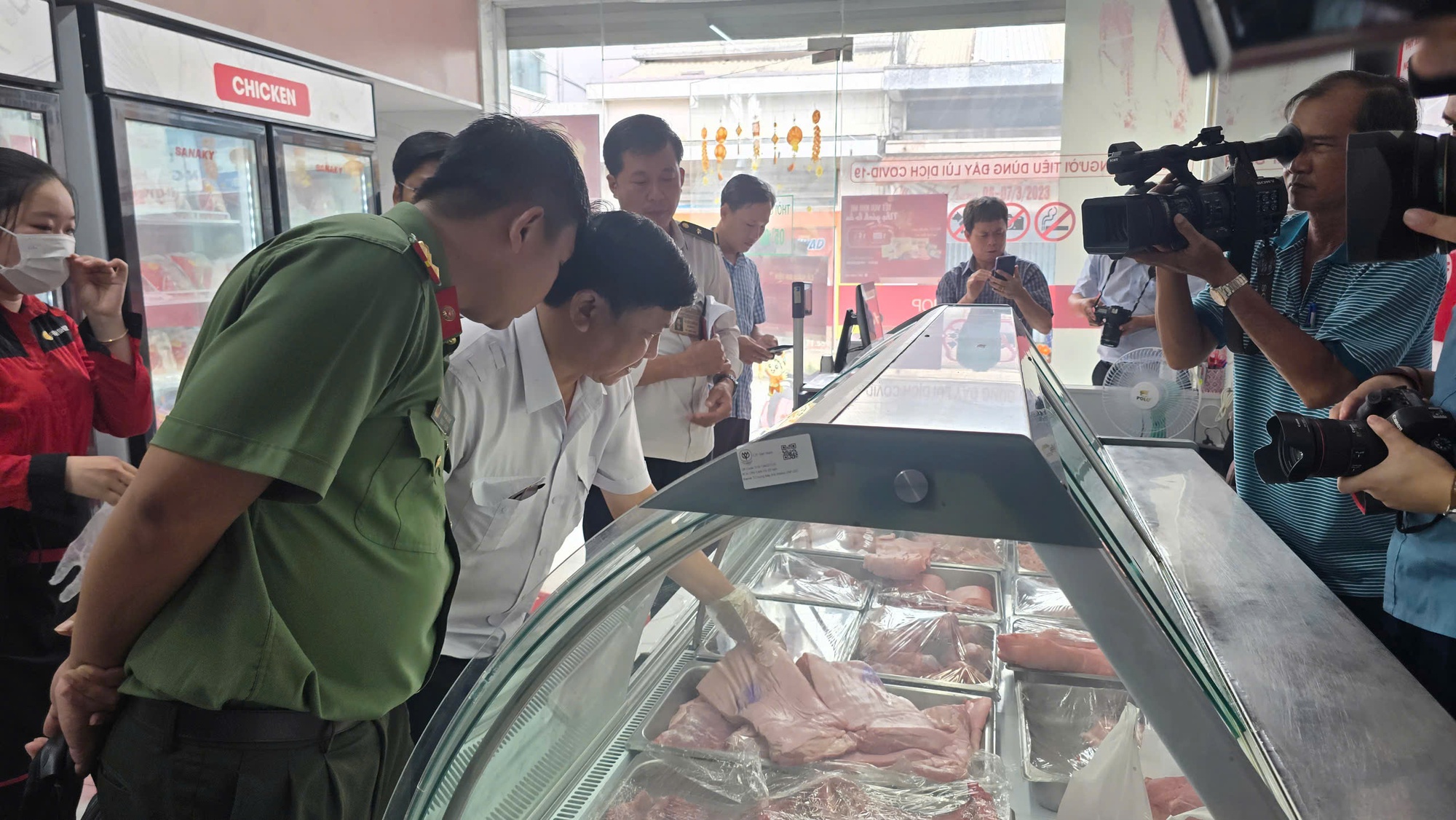 Người “tố” cửa hàng của C.P. Việt Nam: “Tôi không hơn thua, chỉ muốn bảo vệ cộng đồng” - Ảnh 5.