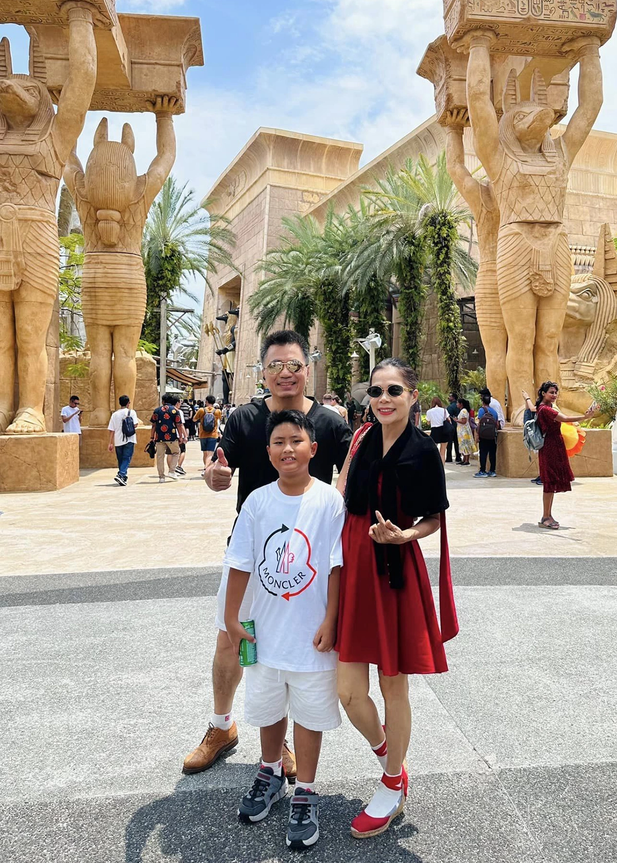 “Nữ tướng” showbiz Việt: Bạn gọi điện vay 200 tỷ đồng tiền mặt, lập tức đồng ý, hôn nhân viên mãn - Ảnh 4.